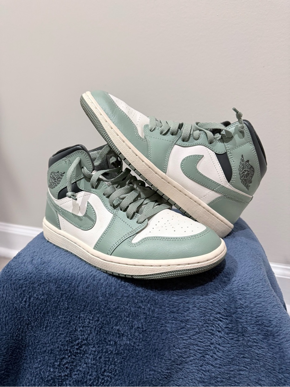Jordan 1 Mid “Mint Green” Sneakers – Men’s Size 8 – Used Condition